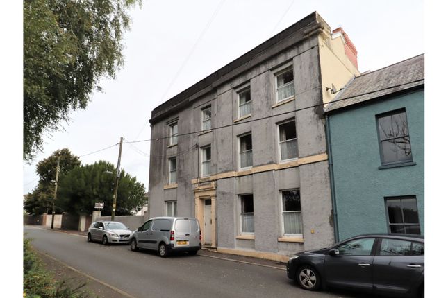 15 bed semi-detached house for sale