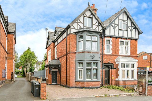 6 bed semi-detached house for sale