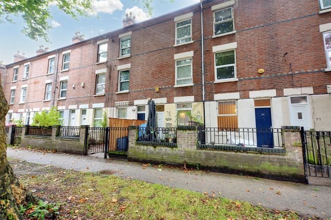 5 bed terraced house for sale