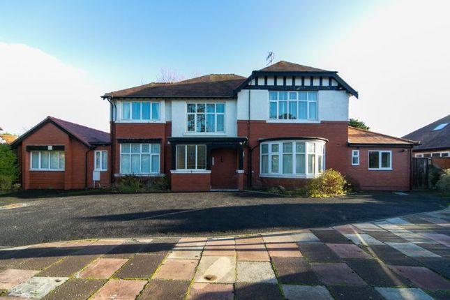 8 bed detached house for sale