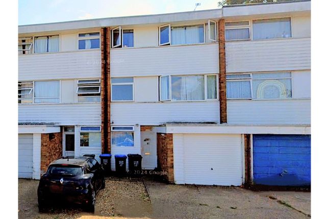 6 bed town house for sale