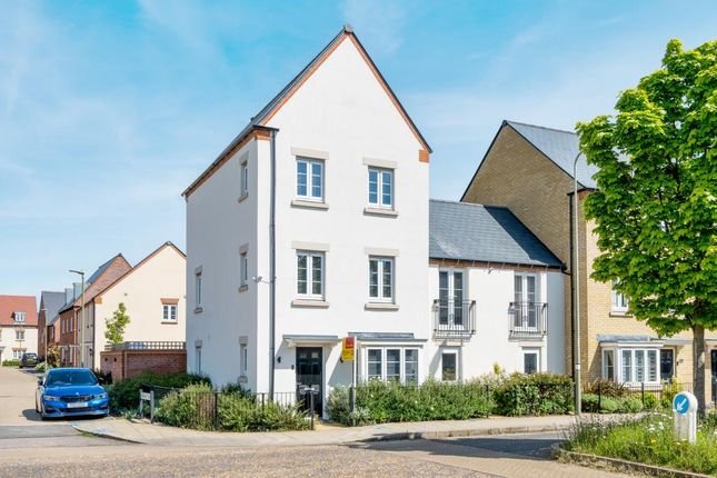 5 bed link-detached house for sale