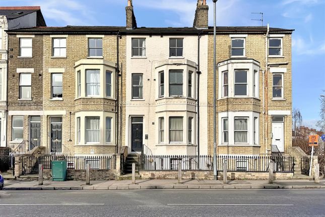 8 bed town house for sale