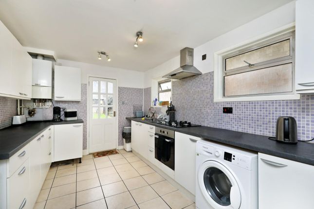 6 bed end terrace house for sale
