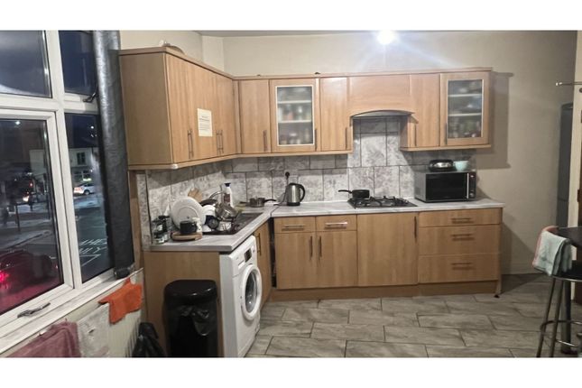 4 bed flat for sale