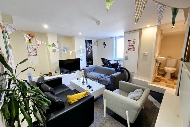 5 bed terraced house for sale