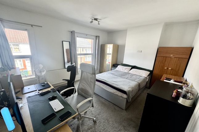 4 bed terraced house for sale