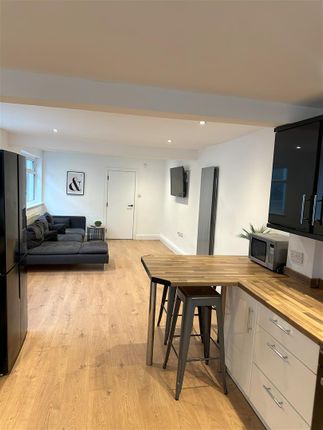 5 bed property for sale