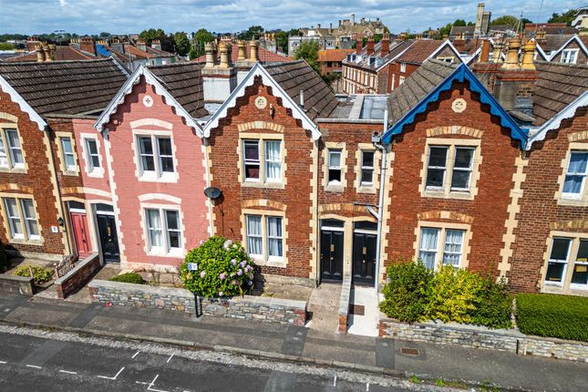 4 bed terraced house for sale