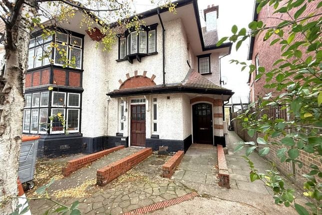 6 bed semi-detached house for sale