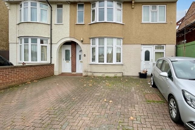 6 bed end terrace house for sale