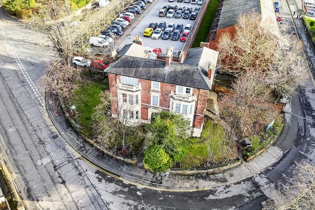 8 bed semi-detached house for sale