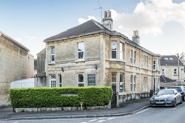 4 bed semi-detached house for sale