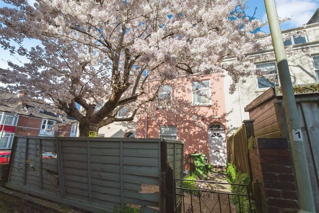 5 bed terraced house for sale