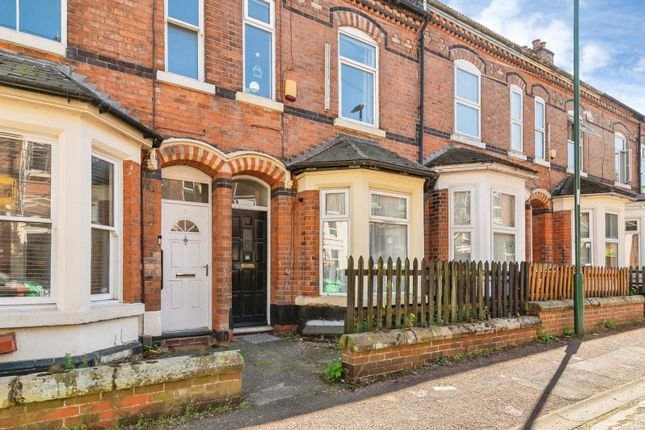 4 bed semi-detached house for sale