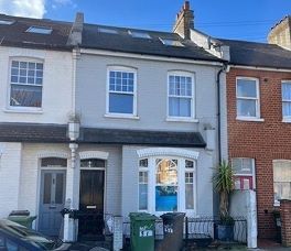 5 bed terraced house for sale