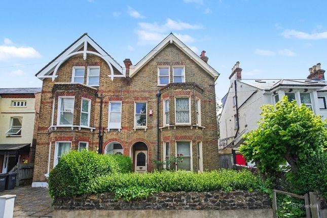 6 bed semi-detached house for sale